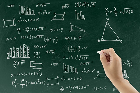 手写数学公式背景的圆板回到学校教育的概念背景图片