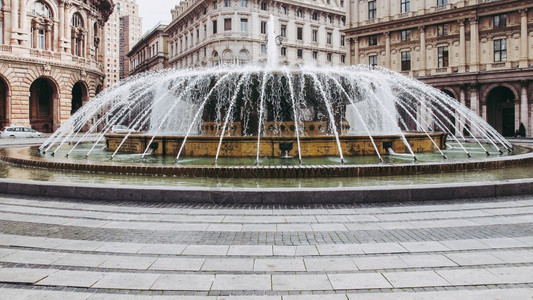 意大利热那亚法拉利广场的喷泉热那亚法拉利广场图片