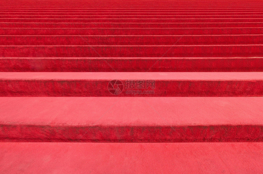 红地毯在礼仪和正式场合或事件的楼梯上红地毯在楼梯上图片