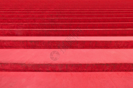红地毯在礼仪和正式场合或事件的楼梯上红地毯在楼梯上图片