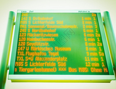 在车站或机场古老的车站或机场古老的报到和离境时间显示屏幕火车站高清图片素材