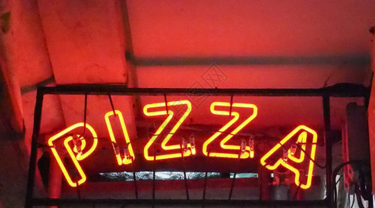 霓虹灯牌红尼龙披萨牌背景
