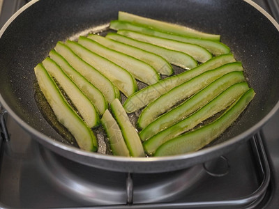 西葫芦片又名西葫芦素菜和素食小胡瓜又名西葫芦蔬菜食品图片