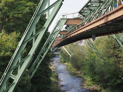 高架铁路群众莱茵河高清图片