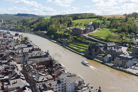 比利时Meuse河沿岸迪南特市图片