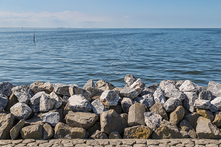 荷兰的海墙是用大堡萨岩制成的高清图片