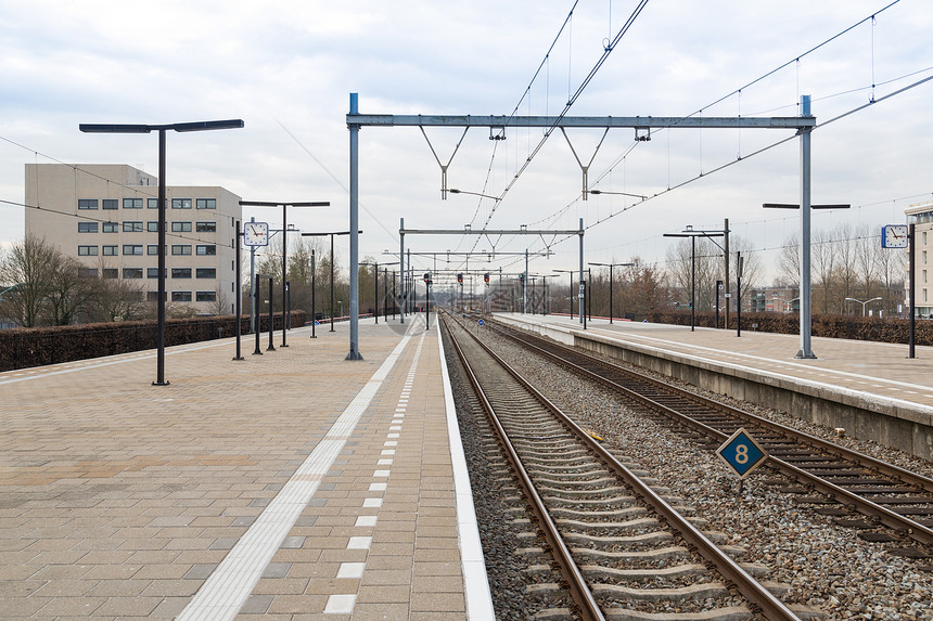 荷兰城市阿尔梅雷平台火车站图片