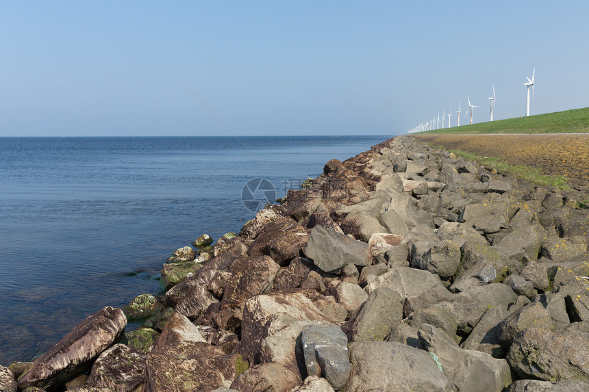 荷兰沿海堤和风力涡轮机图片