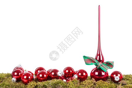 圣诞装饰红色峰和球在绿底图片