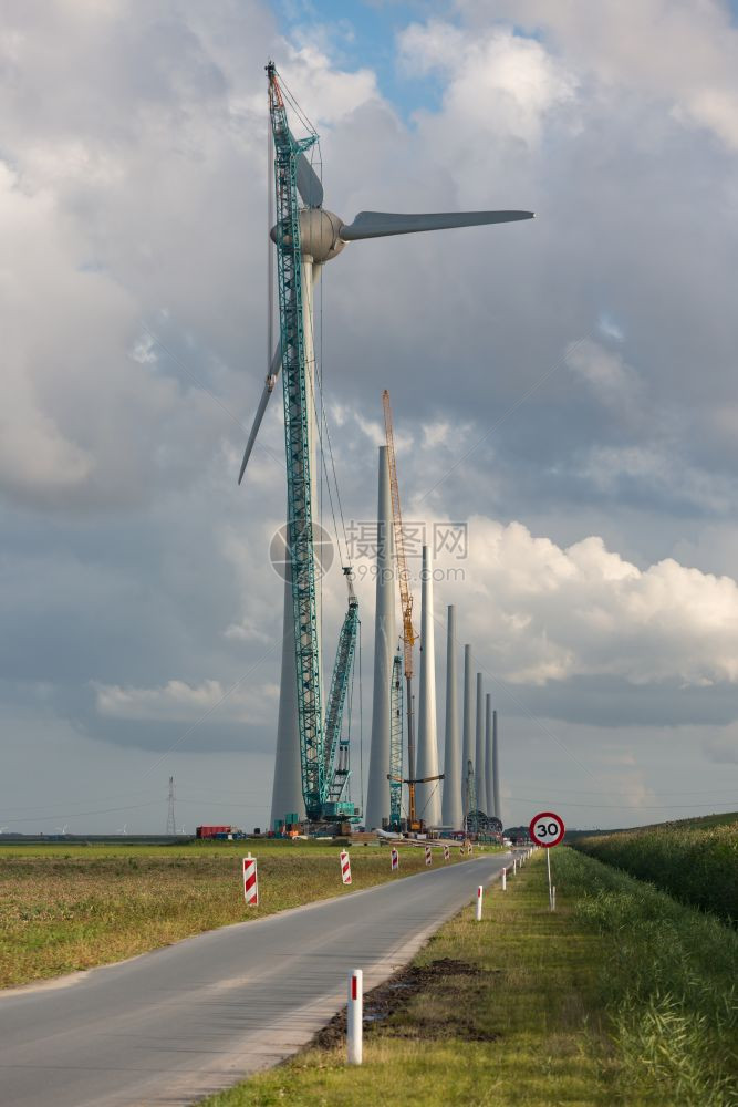荷兰建造新风力涡轮机建筑工地日落图片