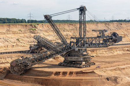 登幽州台歌棕煤开挖坑景观德国哈姆巴赫矿区有巨大的挖掘机这台器是世界上最大的车背景