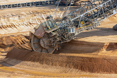 登幽州台歌棕煤开挖坑景观德国哈姆巴赫矿区有巨大的挖掘机这台器是世界上最大的车背景