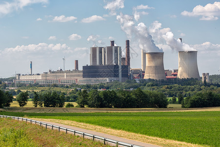 德国褐煤矿因登附近火力发电厂背景图片