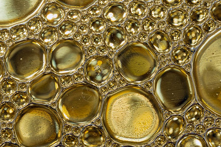水表面有色金油滴摘要背景水面有色金油滴摘要背景水上有色金油滴摘要背景图片