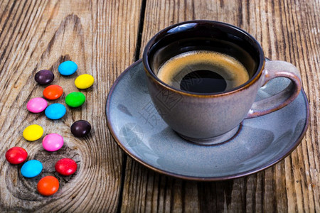 彩色糖果和咖啡图片