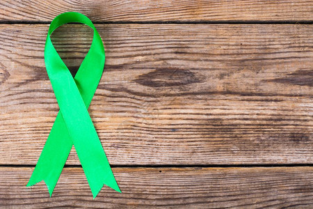 绿丝带作为该疾病认识的象征世界卫生日工作室照片图片