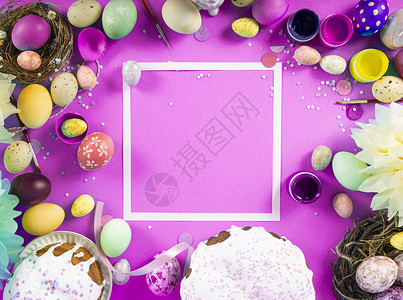 紫色底片含五颜六色鸡蛋的海报图图片