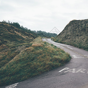 弯曲的道路图片