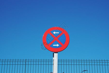 毕尔巴鄂市街头禁止交通的停车标志图片
