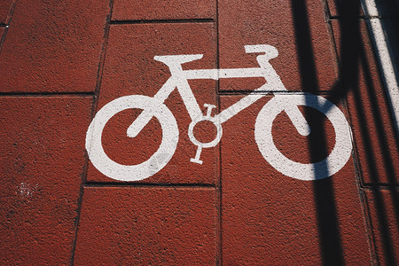 街道路口的自行车交通标志信号图片