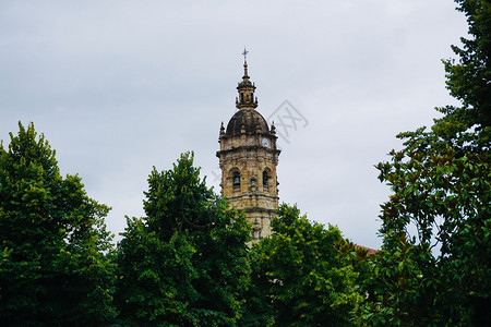 西班牙毕尔巴鄂市教堂建筑大纪念碑图片