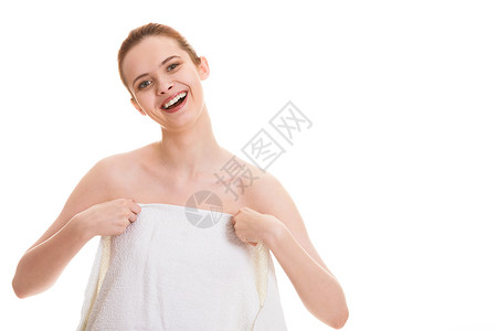 洗完澡后在毛巾上工作室被单独拍摄洗完澡后在毛巾上快乐图片