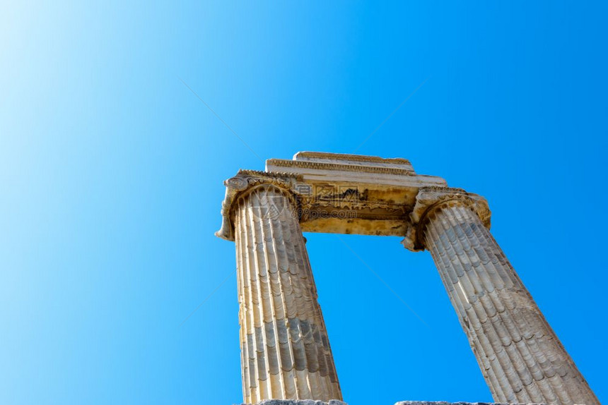 阿波罗寺大理石柱位于土耳其欧洲Aydin省DidimDidyma的考古区图片
