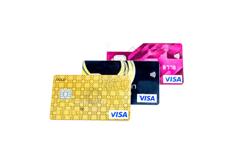 更贴近背景的信用卡白色的信用卡堆叠白背景孤立的信用卡堆积签证高清图片素材