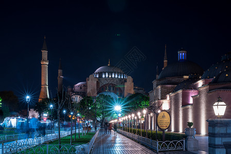 土耳其伊斯坦布尔拜占庭式建筑圣索菲亚大教堂夜景图片