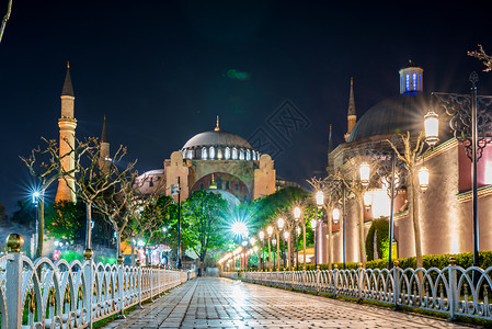伊斯坦布尔城市地标式建筑圣索菲亚大教堂夜景图片