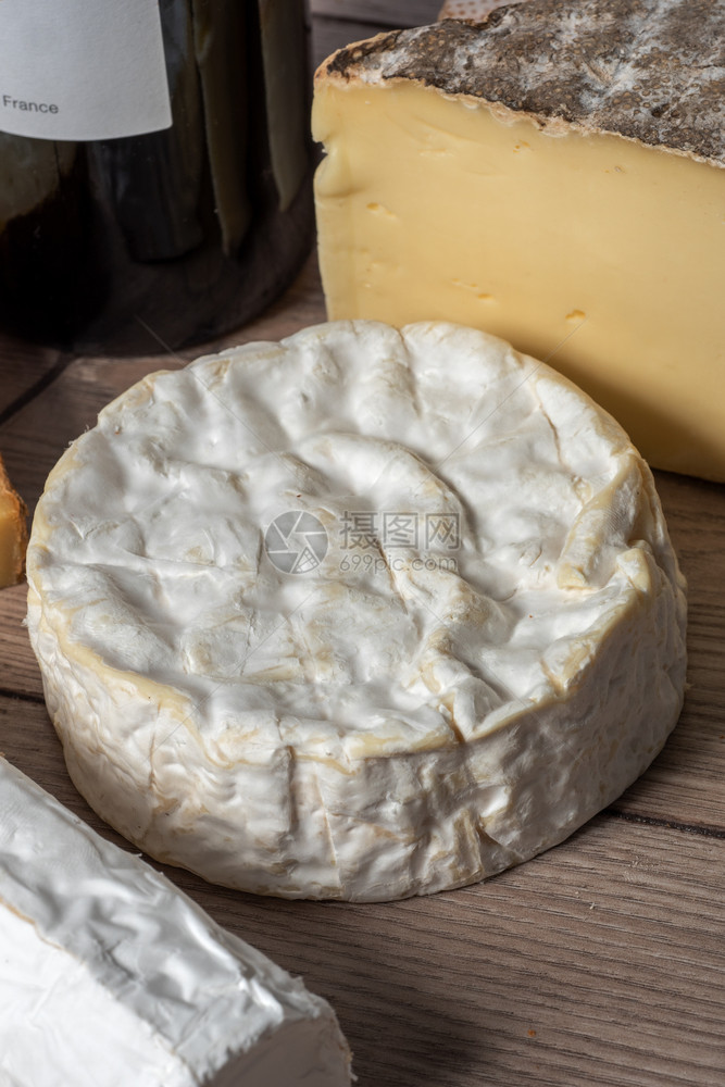 传统诺曼底法式乳酪奶制品图片