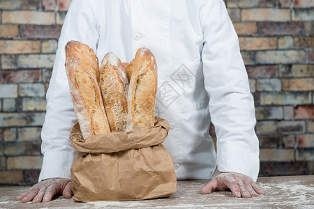 法国面包店厨师橘棕色花猫高清图片