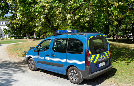 一辆法国宪兵蓝车背景图片