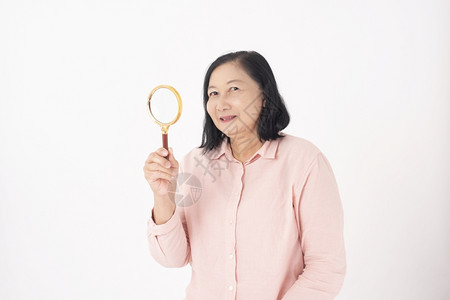 白背景亚洲年长妇女成熟高清图片素材