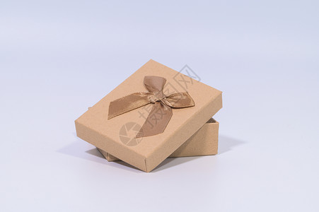 棕商色的礼物盒图片