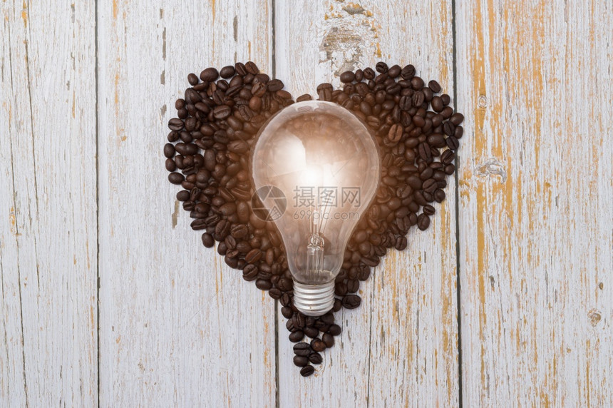 爱喝咖啡豆的心脏形状灯泡释放能量图片