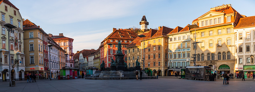 2019时钟奥地利格拉茨施蒂里亚格拉茨2019年全景位于格拉茨市政厅前的雕像喷泉奥地利格拉茨老镇奥地利旅行目的画面和时钟塔背景