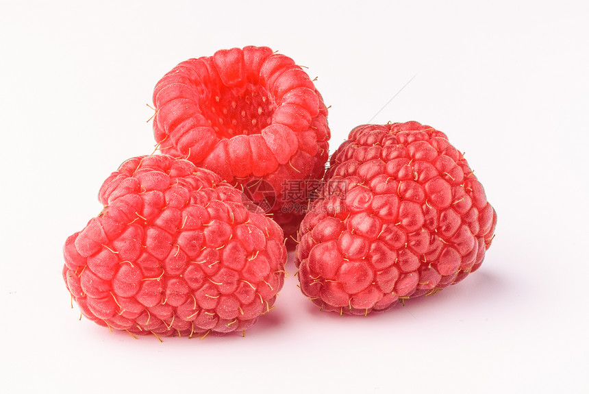 3个raspberry白色背景宏图片