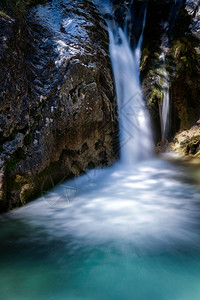 Bergamo附近瓦尔韦托瀑布图片