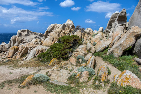 萨丁岛卡波托塔海附近不寻常的岩石形成图片