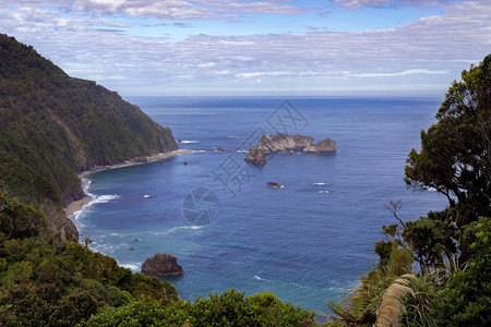 从新西兰南部岛屿的海陆景背景图片