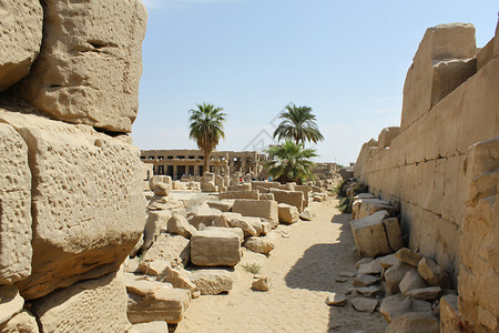 埃及卢克索卡纳寺的古埃及希腊废墟图片