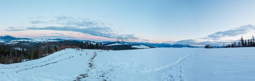 冬季山脊景色全透过车挡风玻璃喀尔巴阡山科霍诺戈拉和甘基图片