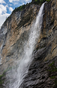 夏季山瀑布瑞士图片