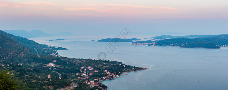 海之光全景克罗地亚群岛和海岸上的Viganj村克罗地亚佩列萨半岛图片