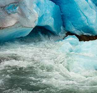 万马渡冰石河多石的峡湾高清图片