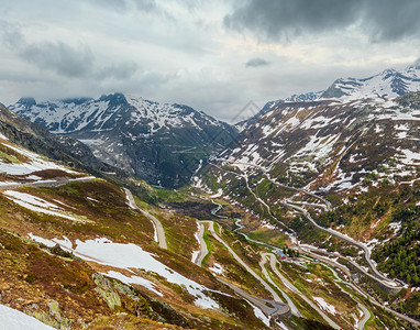 山地蛇纹和高山公路图片