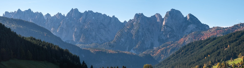奥地利Gosau村郊区阿尔卑斯山平秋图片