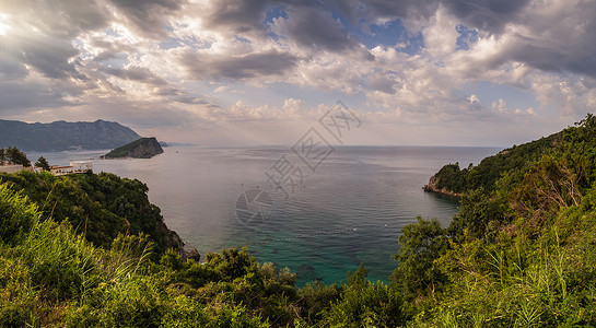 夏季上午亚得里海岸线景观黑山布德瓦附近的莫格伦海滩全景人们无法辨认图片