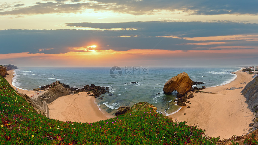 桑迪海滩PraiadoGuincho和PraiadeSantaCruz葡萄牙恶劣的天气人们无法辨认多镜头高分辨率全景美丽的暑假自图片